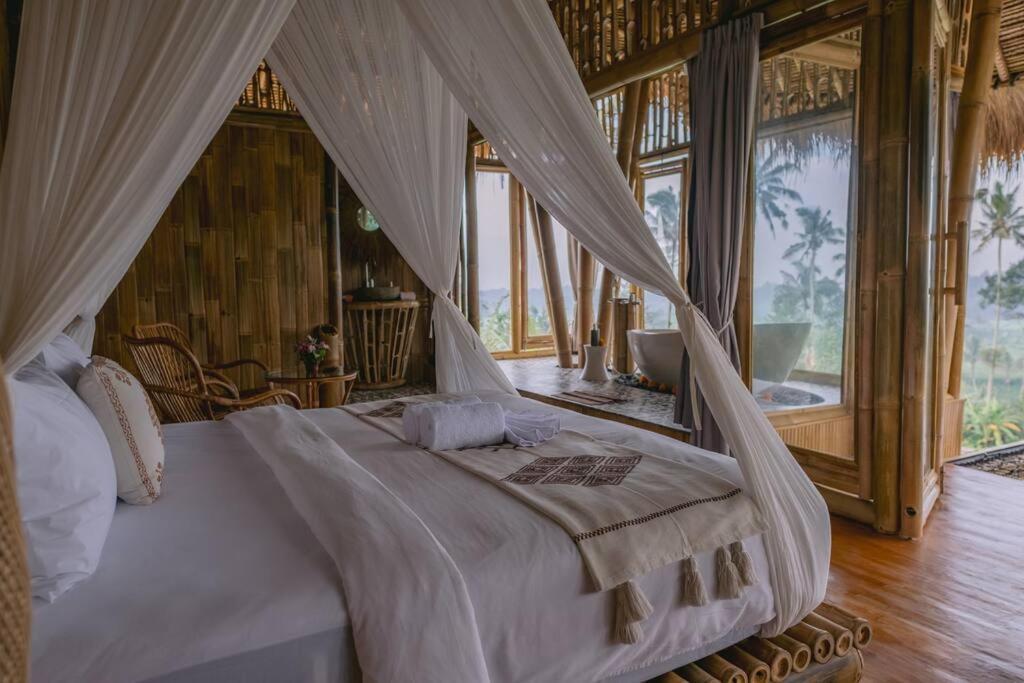 Makerti Bali~Bamboo House Villa Selat Exterior foto