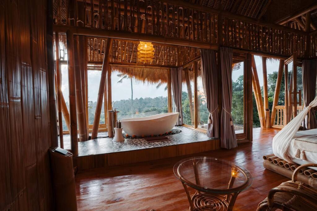 Makerti Bali~Bamboo House Villa Selat Exterior foto