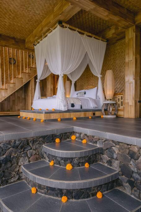 Makerti Bali~Bamboo House Villa Selat Exterior foto