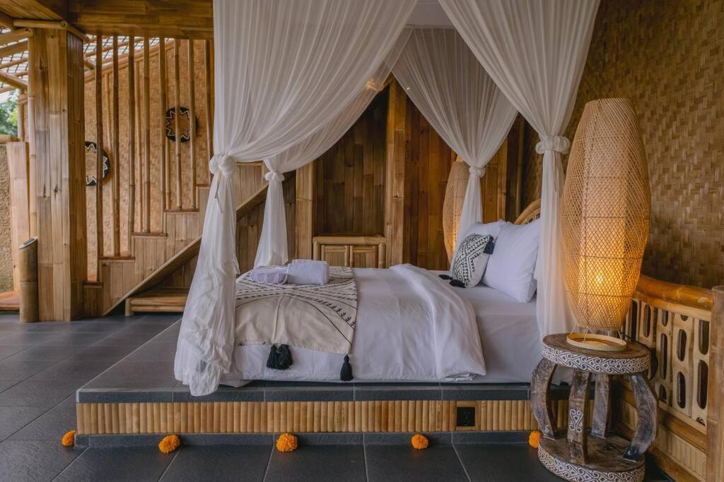 Makerti Bali~Bamboo House Villa Selat Exterior foto