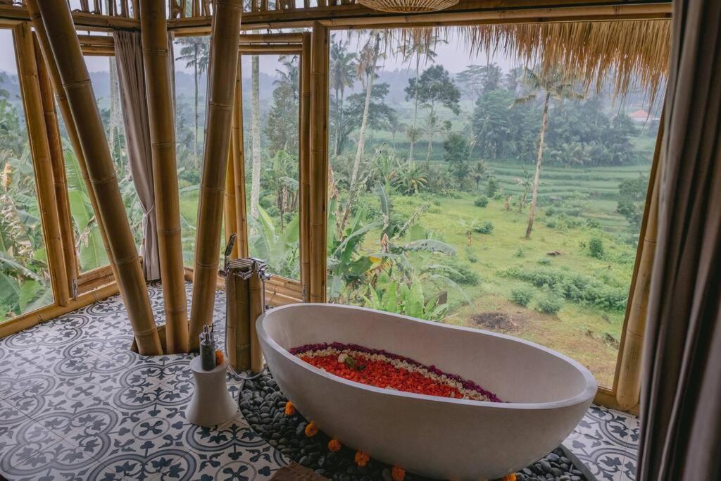 Makerti Bali~Bamboo House Villa Selat Exterior foto