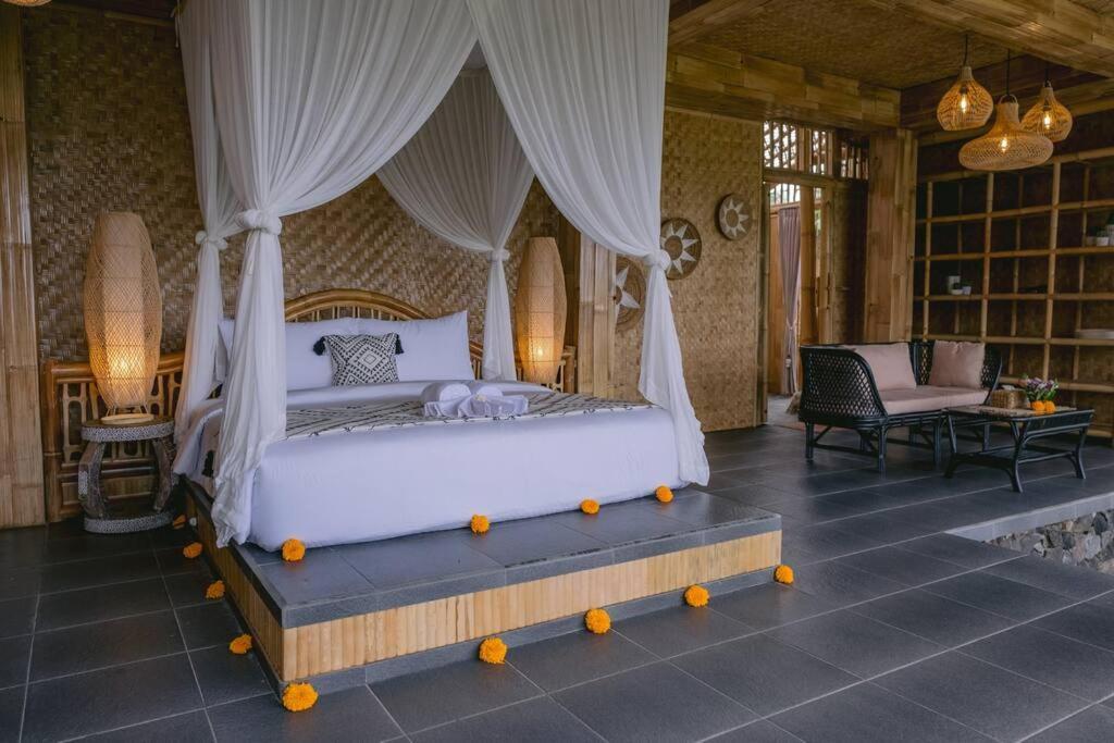 Makerti Bali~Bamboo House Villa Selat Exterior foto