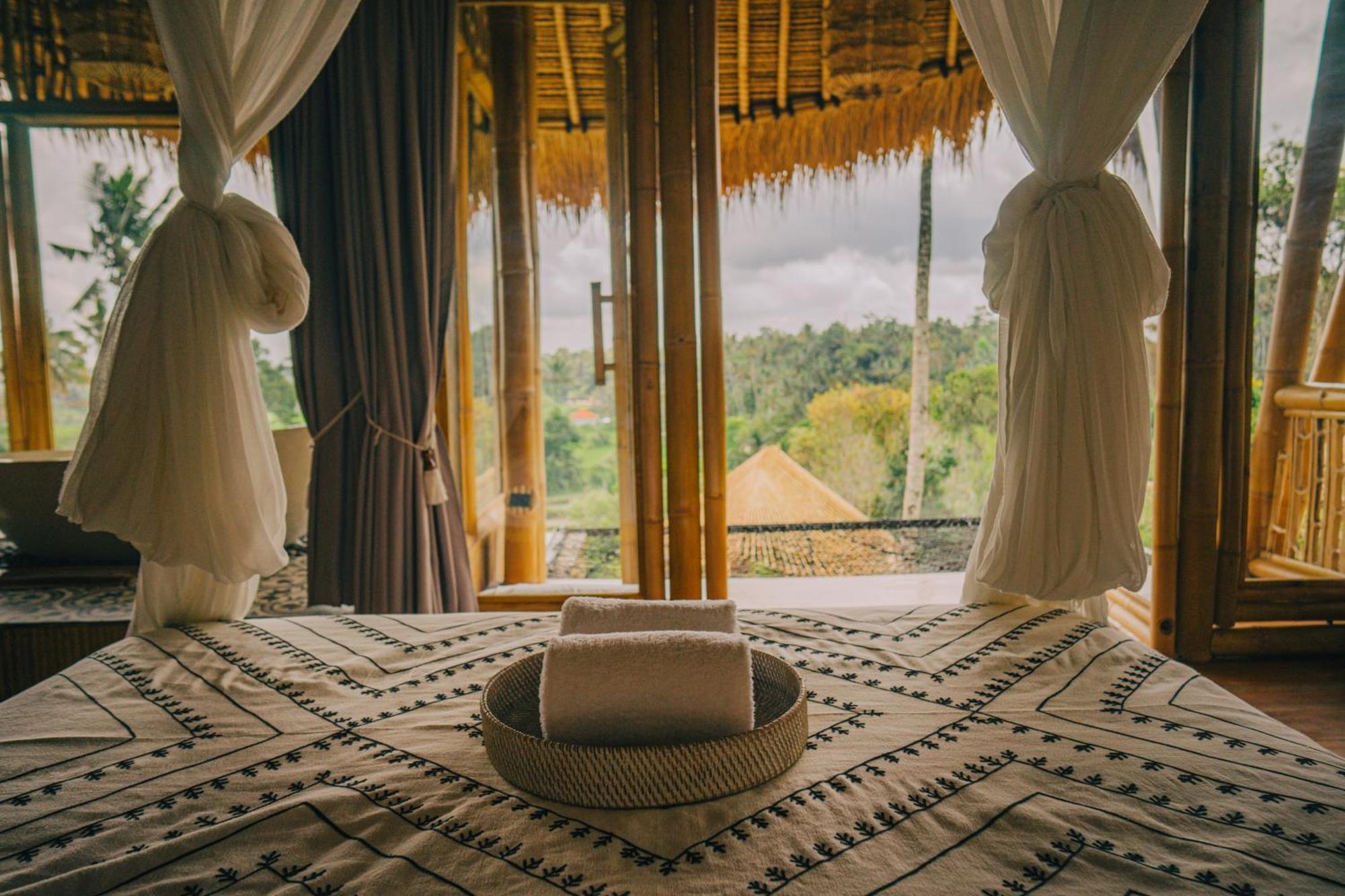 Makerti Bali~Bamboo House Villa Selat Exterior foto
